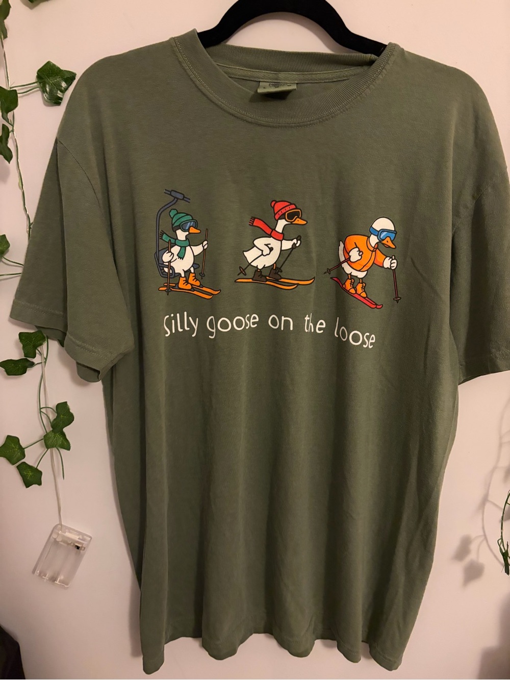 Etsy Silly Goose on the Loose Unisex Olive Green T Shirt Size L